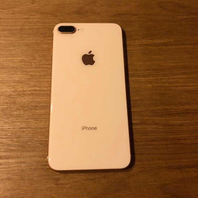 Apple(アップル)のiPhone8plus SIMフリー ゴールド 256GB スマホ/家電/カメラのスマートフォン/携帯電話(スマートフォン本体)の商品写真