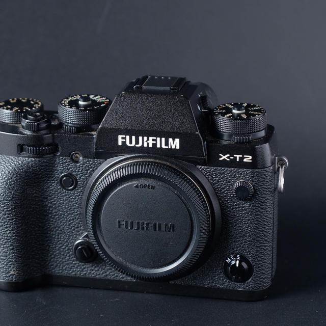 富士フイルム(フジフイルム)のFUji film X-T2 ミラーレス一眼 スマホ/家電/カメラのカメラ(ミラーレス一眼)の商品写真