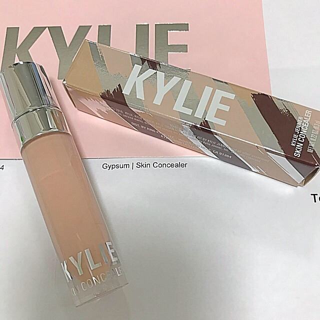 Kylie Cosmetics(カイリーコスメティックス)の【美品】カイリーコスメティクス  コンシーラー#Gypsum コスメ/美容のベースメイク/化粧品(コンシーラー)の商品写真