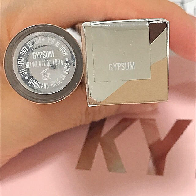 Kylie Cosmetics(カイリーコスメティックス)の【美品】カイリーコスメティクス  コンシーラー#Gypsum コスメ/美容のベースメイク/化粧品(コンシーラー)の商品写真