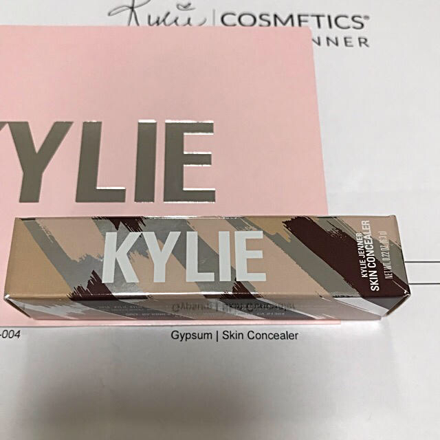 Kylie Cosmetics(カイリーコスメティックス)の【美品】カイリーコスメティクス  コンシーラー#Gypsum コスメ/美容のベースメイク/化粧品(コンシーラー)の商品写真