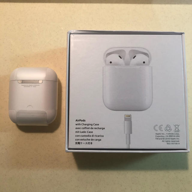 Apple(アップル)のApple airpods スマホ/家電/カメラのオーディオ機器(ヘッドフォン/イヤフォン)の商品写真