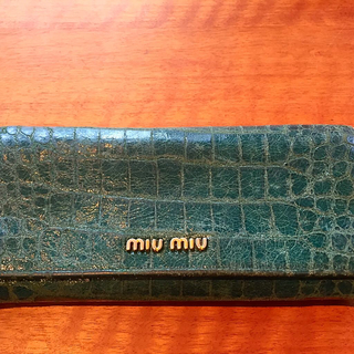 ミュウミュウ(miumiu)のmiumiu グリーンお財布(財布)