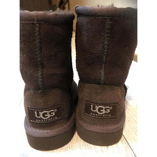 UGG(アグ)のUGGキッズブーツ キッズ/ベビー/マタニティのキッズ靴/シューズ(15cm~)(ブーツ)の商品写真