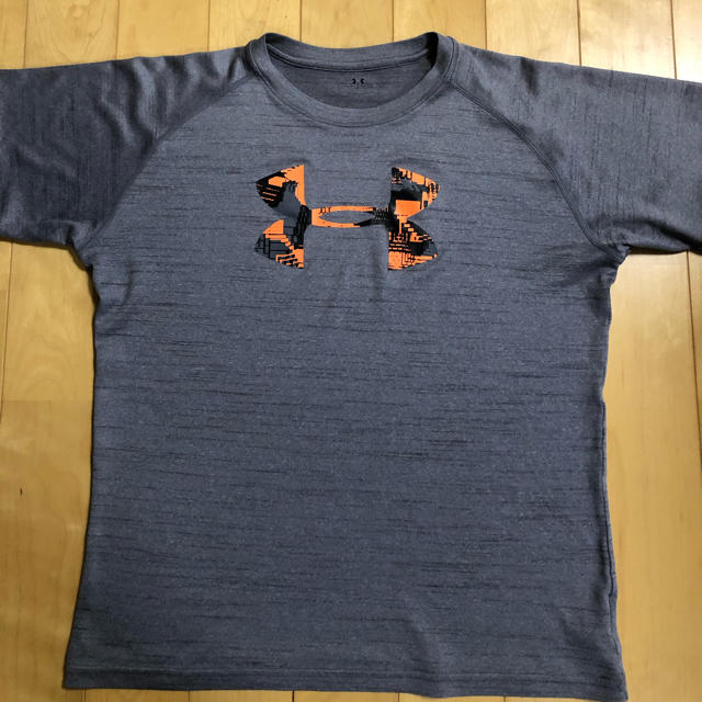 UNDER ARMOUR(アンダーアーマー)の値下げ！【アンダーアーマー】Ｔシャツ キッズ/ベビー/マタニティのキッズ服男の子用(90cm~)(Tシャツ/カットソー)の商品写真