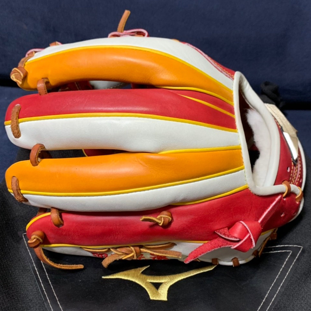 MIZUNO(ミズノ)のミズノ グローバルエリート オーダーグローブ  新品未使用 値下げ可⭕️ スポーツ/アウトドアの野球(グローブ)の商品写真