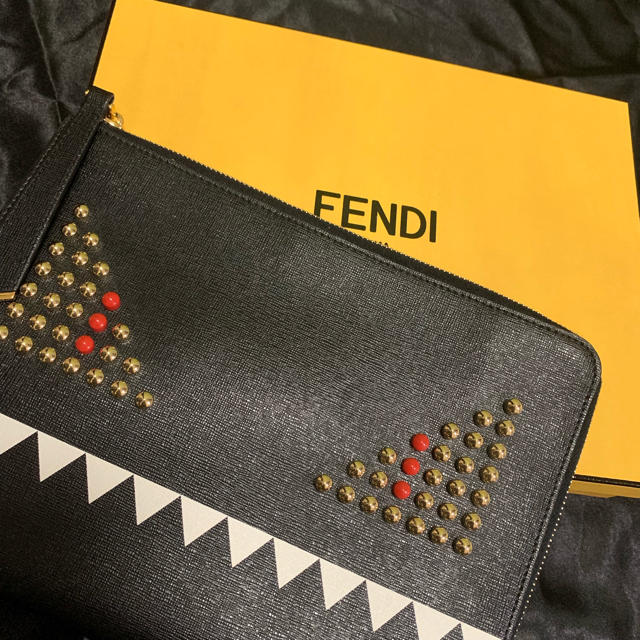 日本最大のブランド FENDI - 60%off 値下げok FENDI セカンドバッグ/クラッチバッグ