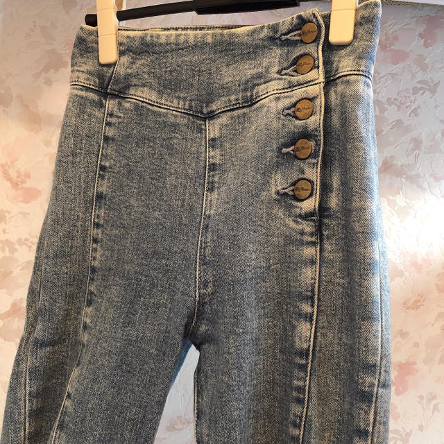 SNIDEL(スナイデル)のリリーブラウン  LEVIS DIESEL SLY moussy リエンダ レディースのパンツ(デニム/ジーンズ)の商品写真