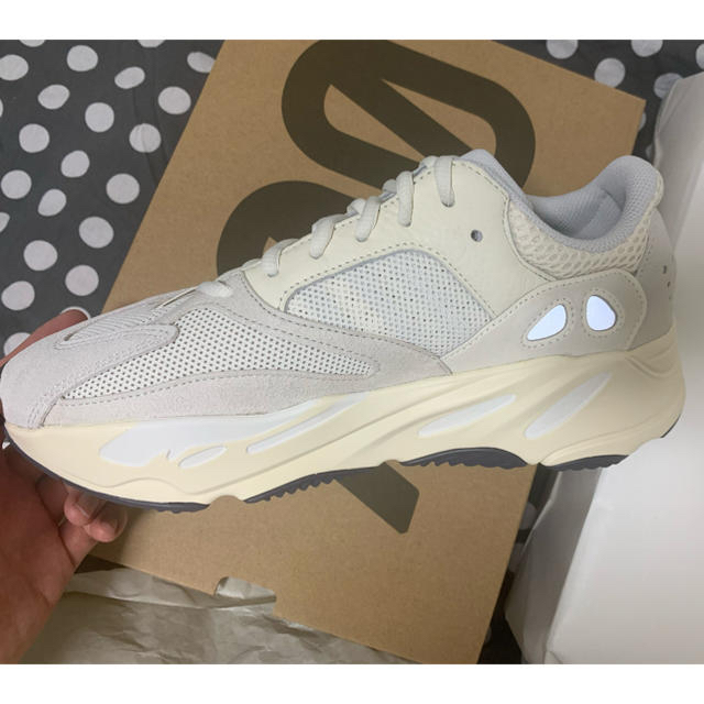 yeezy  700 27cm  オフホワイトメンズ