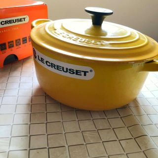 ルクルーゼ(LE CREUSET)の【更に値下げ！】ル・クルーゼ 両手鍋 20cm ソレイユ（イエロー）新品未使用品(鍋/フライパン)