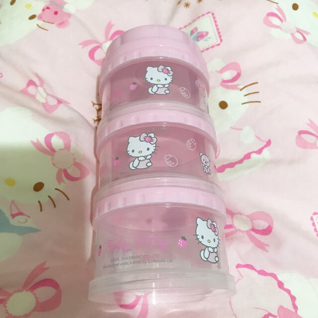 サンリオ - 新品 ハローキティ ミルクケース プラスチック哺乳瓶2本 