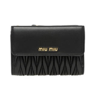 ミュウミュウ(miumiu)のmiumiu マテラッセ 財布 ブラック 二つ折り(財布)