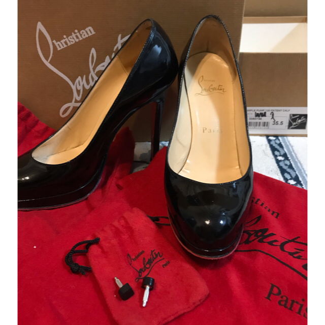 値下げ!Christian Louboutin エナメルピンヒール-