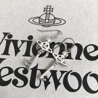 ヴィヴィアンウエストウッド(Vivienne Westwood)のシルバー スモールキー オーブ ピアス 鍵 ヴィヴィアン ウエストウッド(ピアス)