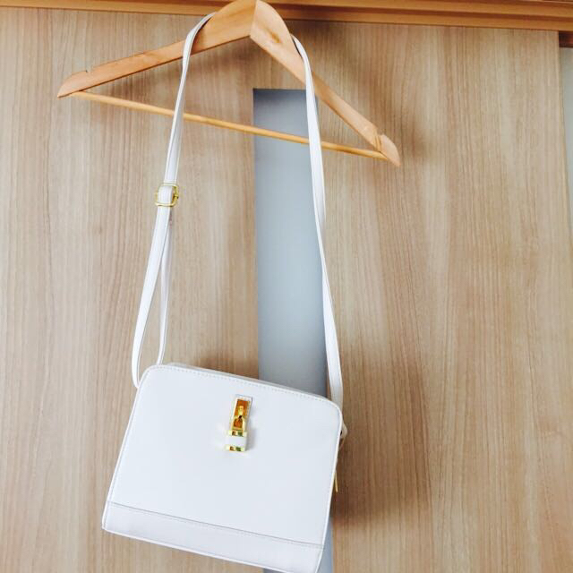 THE EMPORIUM(ジエンポリアム)の2way♡ホワイトバック レディースのバッグ(ショルダーバッグ)の商品写真