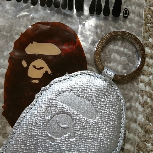 A BATHING APE(アベイシングエイプ)のまさお様専用★エイプ★未使用★シルバー★キーホルダー メンズのファッション小物(キーホルダー)の商品写真