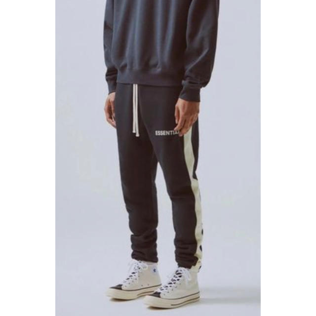 FEAR OF GOD(フィアオブゴッド)のEssentials Side Stripe Sweatpants メンズのトップス(スウェット)の商品写真