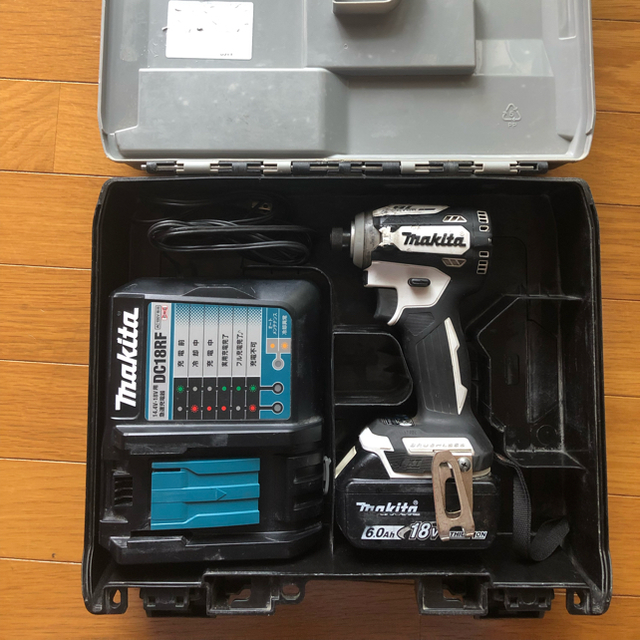 Makita - マキタ インパクトドライバー18V 6Ahの通販 by 153ohfs's shop｜マキタならラクマ