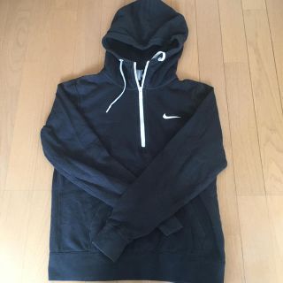 ナイキ(NIKE)のNIKEパーカー(パーカー)