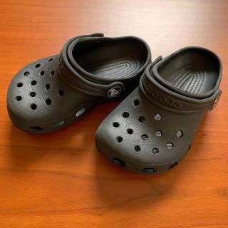 クロックス(crocs)のcrocs サンダル 14cm ブラック(サンダル)