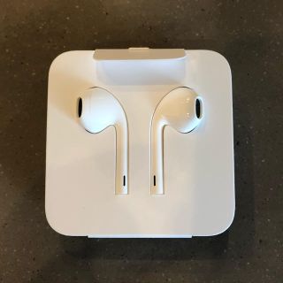 アイフォーン(iPhone)のiPhone8付属 EarPods(ヘッドフォン/イヤフォン)