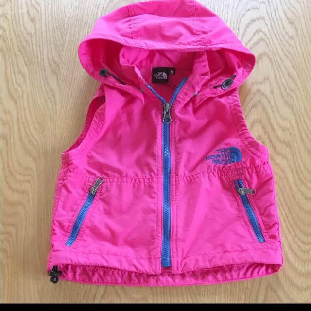 THE NORTH FACE(ザノースフェイス)のノースフェイス ベスト ピンク 80 キッズ/ベビー/マタニティのキッズ服女の子用(90cm~)(ジャケット/上着)の商品写真