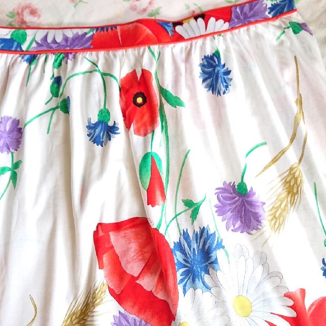LEONARD(レオナール)のプリントスカート レディースのスカート(ひざ丈スカート)の商品写真