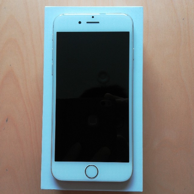 iPhone(アイフォーン)のiPhone6 16GB softbank シルバー  スマホ/家電/カメラのスマートフォン/携帯電話(スマートフォン本体)の商品写真