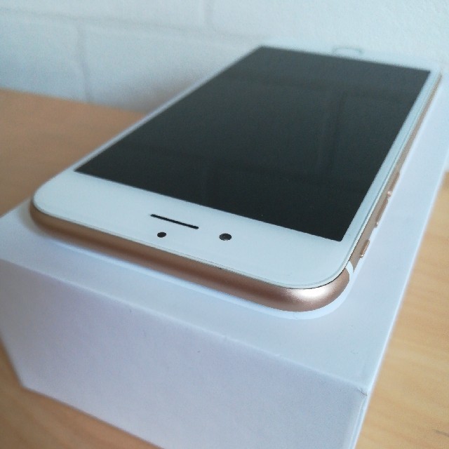 iPhone(アイフォーン)のiPhone6 16GB softbank ゴールド スマホ/家電/カメラのスマートフォン/携帯電話(スマートフォン本体)の商品写真