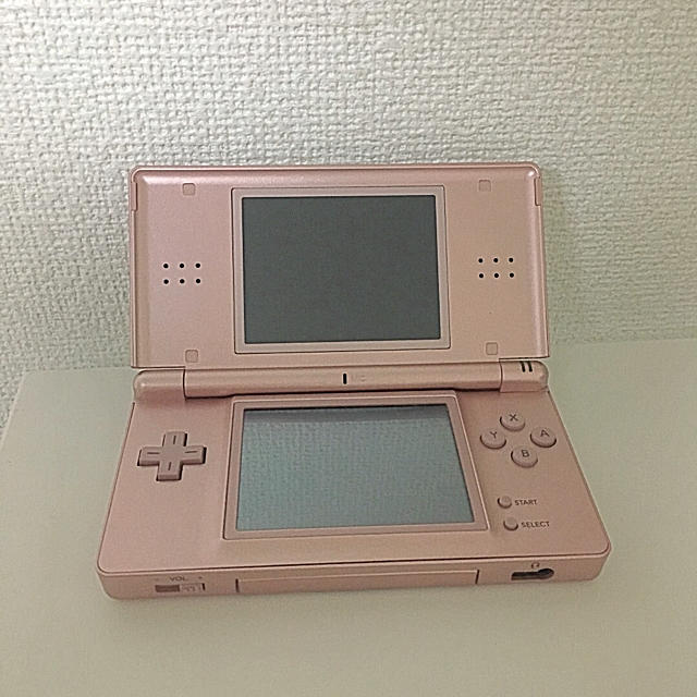 ニンテンドーDS(ニンテンドーDS)のニンテンドーDS Lite メタリックロゼ&ソフトいろいろ エンタメ/ホビーのゲームソフト/ゲーム機本体(携帯用ゲーム機本体)の商品写真