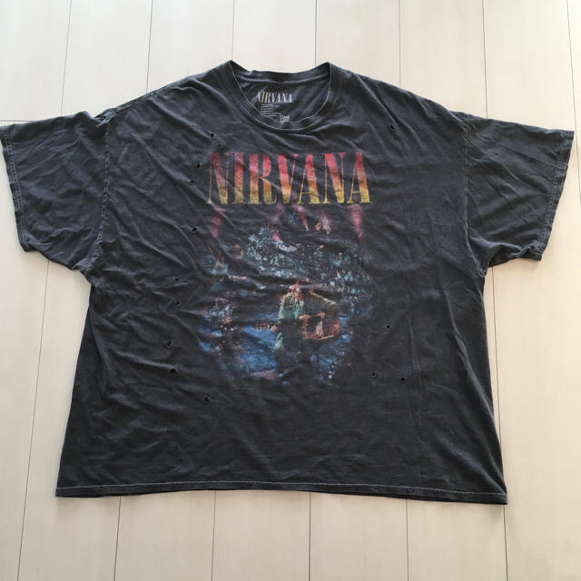 Urban Outfitters(アーバンアウトフィッターズ)のnirvana oversize Urban Outfitters 限定  XL メンズのトップス(Tシャツ/カットソー(半袖/袖なし))の商品写真