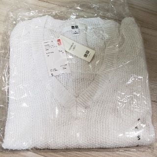 ユニクロ(UNIQLO)のユニクロ　プレミアムリネン　メッシュVネックセーター　サイズ　S(ニット/セーター)