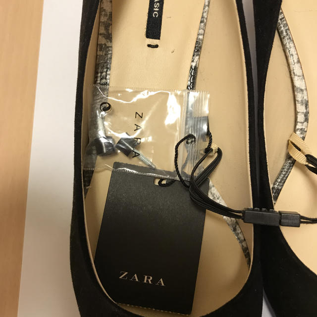 ZARA(ザラ)のザラベーシック 黒パンプス 24センチ レディースの靴/シューズ(ハイヒール/パンプス)の商品写真
