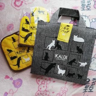 カルディ(KALDI)のカルディ　新品　猫の日バック　鍋敷き鍋つかみ(収納/キッチン雑貨)