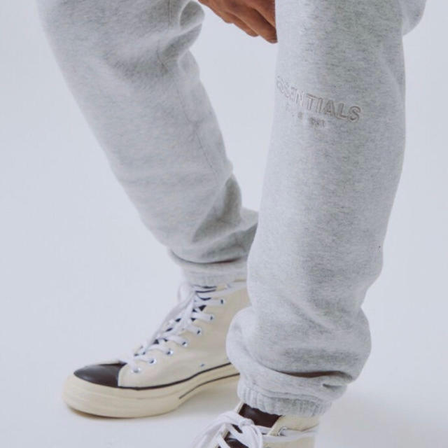 FEAR OF GOD(フィアオブゴッド)の新品 Fear of god Essentials Sweatpants  メンズのパンツ(サルエルパンツ)の商品写真