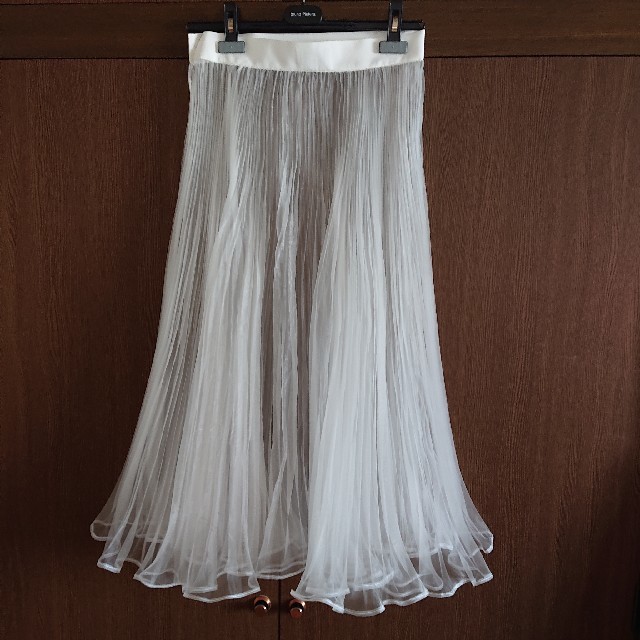 HYKE(ハイク)の18ss HYKE プリーツスカート ホワイト レディースのスカート(ひざ丈スカート)の商品写真