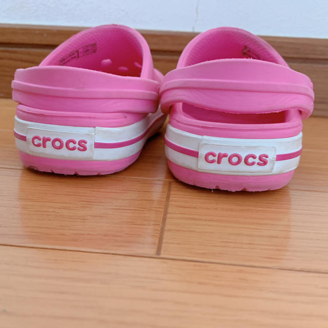 crocs(クロックス)のクロックス ピンク 15センチ キッズ/ベビー/マタニティのキッズ靴/シューズ(15cm~)(サンダル)の商品写真