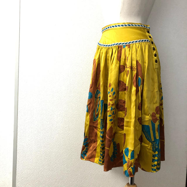 TSUMORI CHISATO(ツモリチサト)の【TSUMORI CHISATO】未使用／シルク スカート マスタード レディースのスカート(ひざ丈スカート)の商品写真