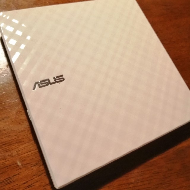 ASUS(エイスース)のASUS  external  slim DVD -RW  スマホ/家電/カメラのPC/タブレット(PC周辺機器)の商品写真