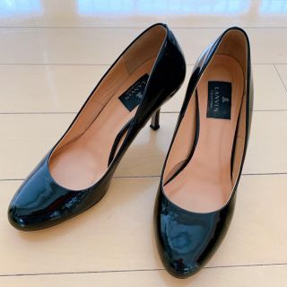 ランバンコレクション(LANVIN COLLECTION)の美品 LANVIN エナメル黒パンプス (ハイヒール/パンプス)