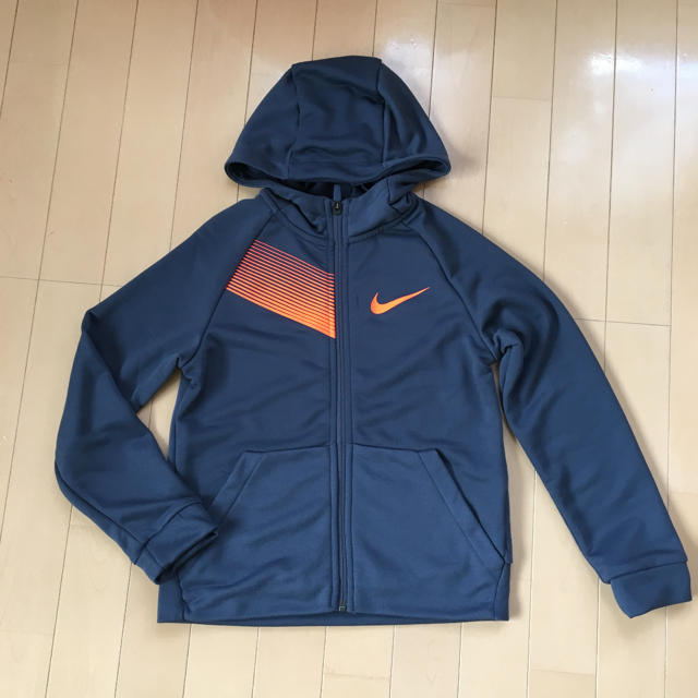 NIKE(ナイキ)のナイキパーカー キッズ/ベビー/マタニティのキッズ服男の子用(90cm~)(ジャケット/上着)の商品写真