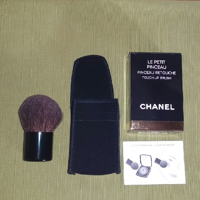 CHANEL(シャネル)のシャネルチークブラシ中古品 コスメ/美容のベースメイク/化粧品(その他)の商品写真