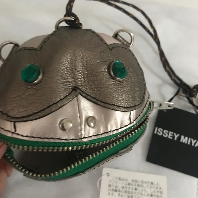 ISSEY MIYAKE(イッセイミヤケ)のイッセイミヤケ チャーム ポーチ レディースのファッション小物(ポーチ)の商品写真