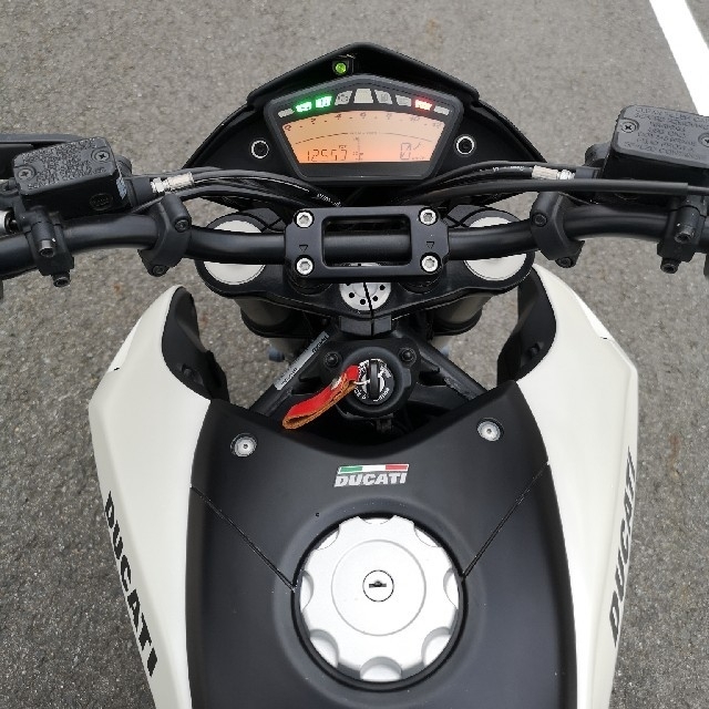 Ducati(ドゥカティ)の【最終値下】Ducati ハイパーモタード796 ETC付き ディーラー購入 自動車/バイクの自動車(車体)の商品写真