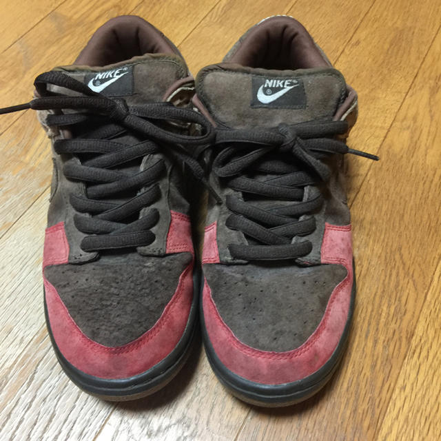 NIKE(ナイキ)のNIKE DUNK SB つま赤 27.5㎝ メンズの靴/シューズ(スニーカー)の商品写真