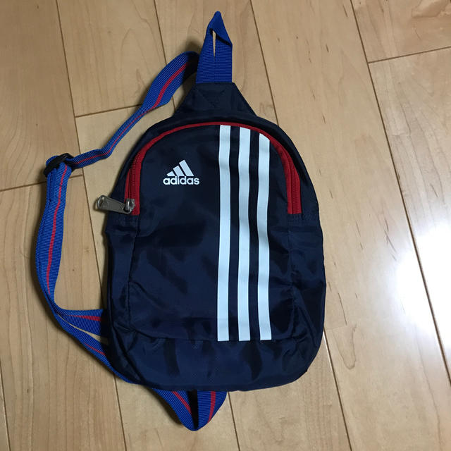 adidas(アディダス)のアディダス ワンショルダーバッグ キッズ用 キッズ/ベビー/マタニティのこども用バッグ(その他)の商品写真