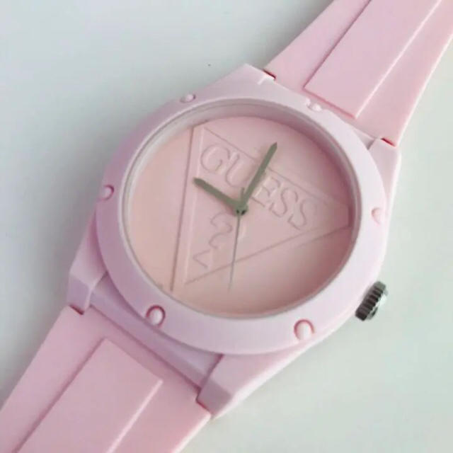 GUESS(ゲス)のUS限定モデル✧︎guess ゲス シリコン リストウォッチ♪アイスピンク 正規 レディースのファッション小物(腕時計)の商品写真