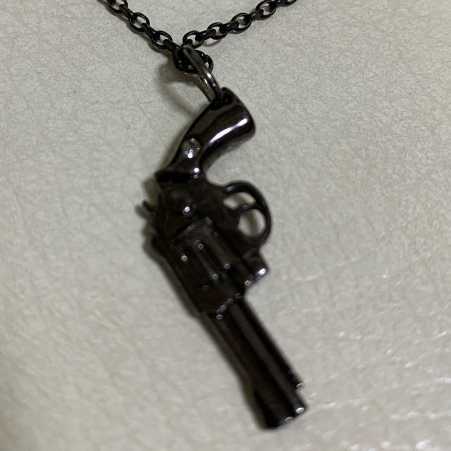 HYSTERIC GLAMOUR(ヒステリックグラマー)のHysteric glamour 拳銃 ネックレス レディースのアクセサリー(ネックレス)の商品写真