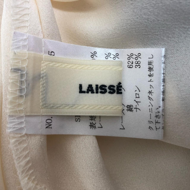 LAISSE PASSE(レッセパッセ)のレッセパッセビジュー付きブラウスM レディースのトップス(シャツ/ブラウス(半袖/袖なし))の商品写真