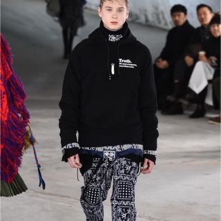 サカイ(sacai)のsacai 18aw truth パーカー フーディー サカイ(パーカー)